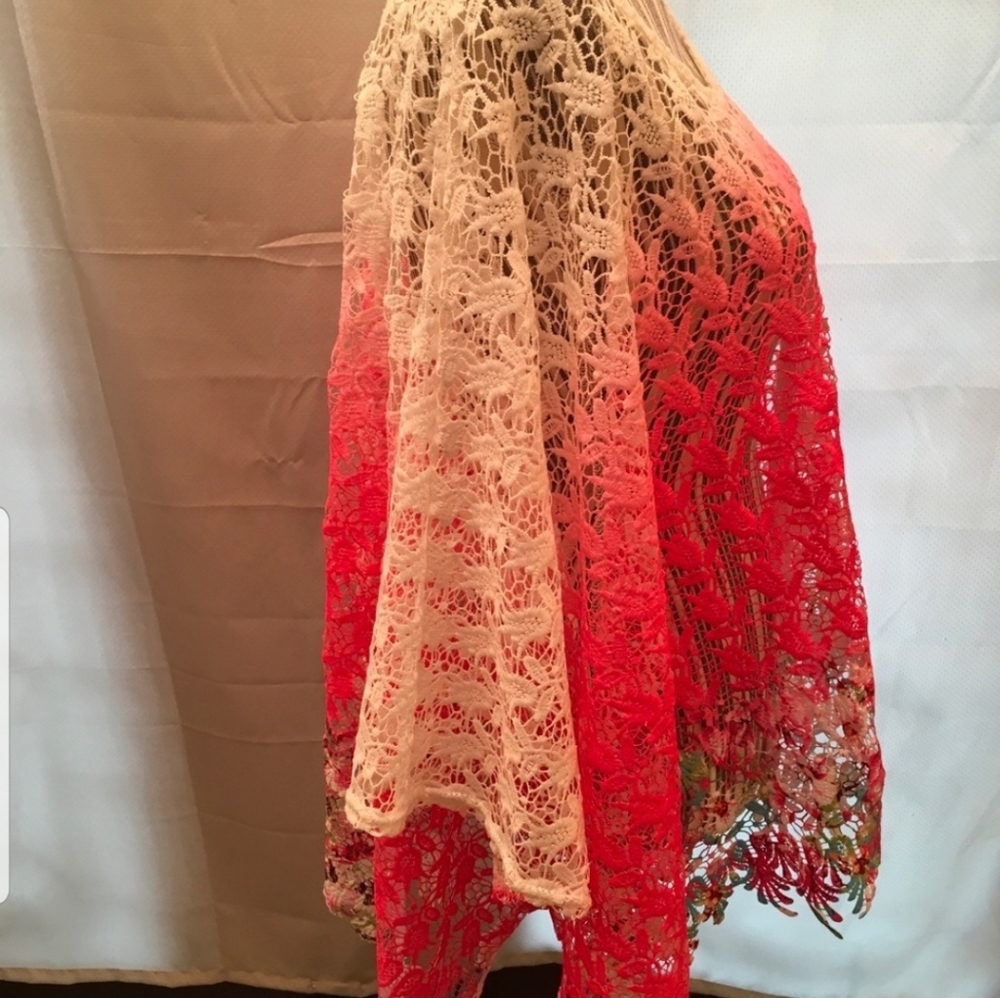 Atmosphere Poncho - Picture 3 of 4